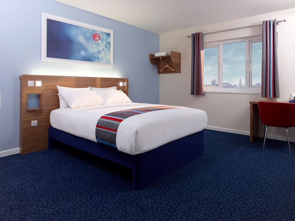 غارفورث Travelodge Leeds Colton الغرفة الصورة