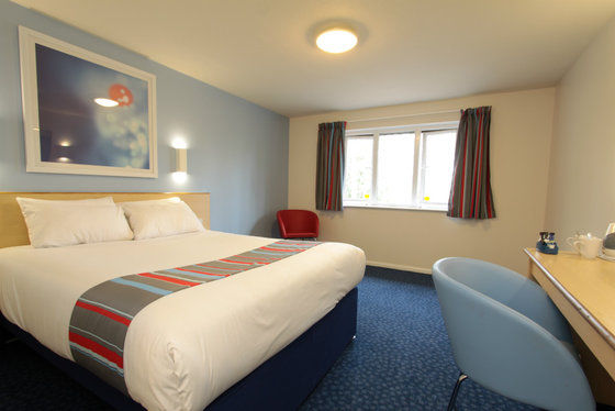 غارفورث Travelodge Leeds Colton الغرفة الصورة