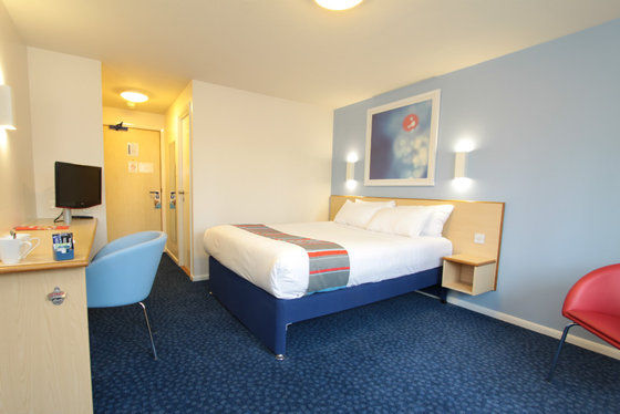 غارفورث Travelodge Leeds Colton الغرفة الصورة