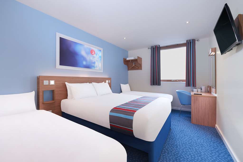 غارفورث Travelodge Leeds Colton الغرفة الصورة