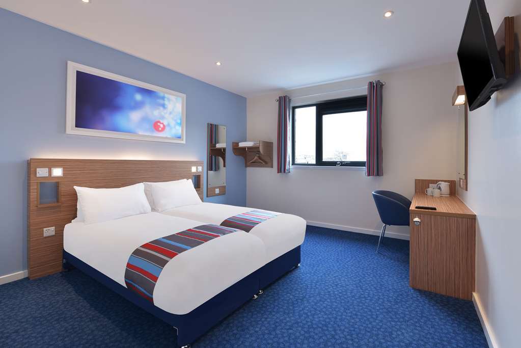 غارفورث Travelodge Leeds Colton الغرفة الصورة